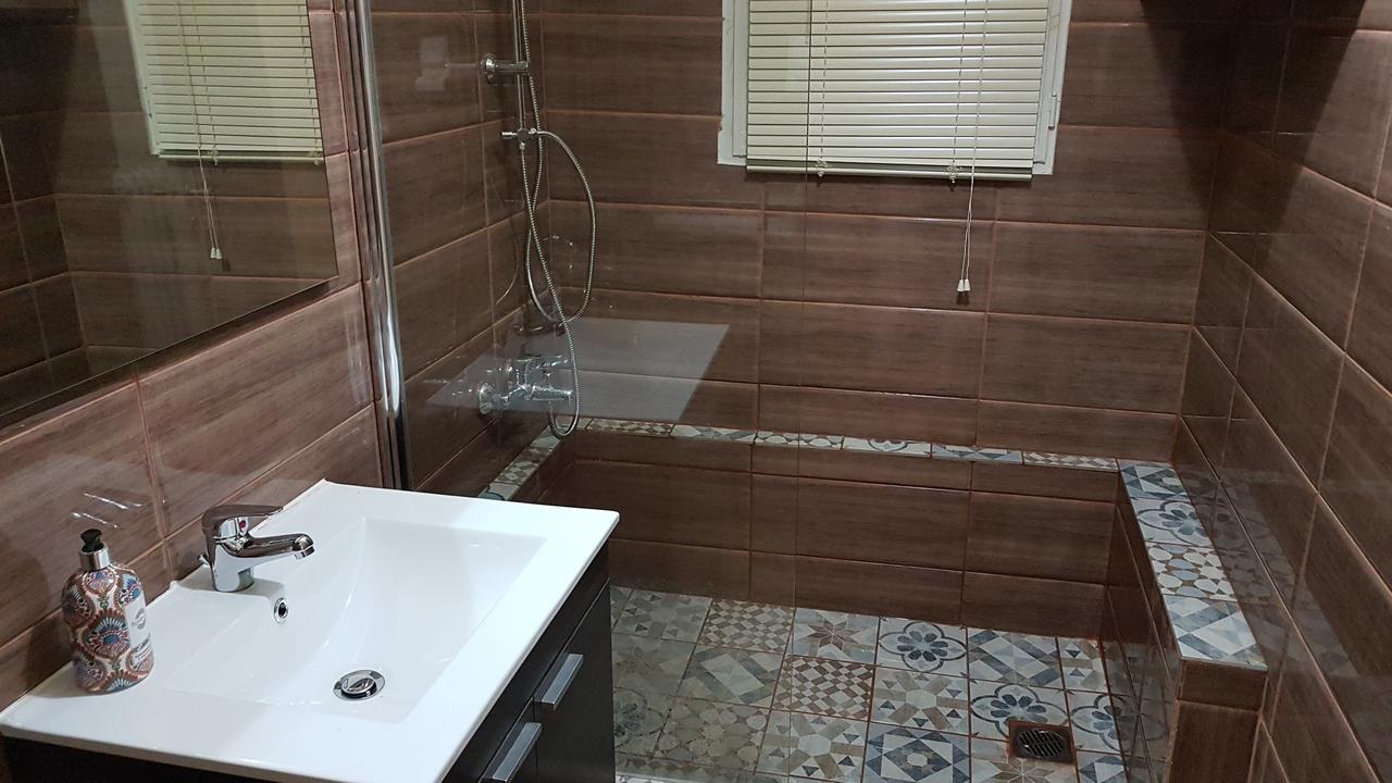 Menta Errathens Apartment - Athens Center, 5 Bd, 2 Bath Buitenkant foto